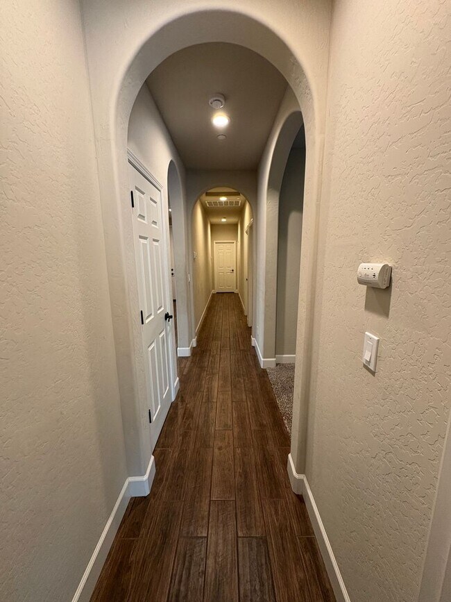 Building Photo - Lovely SE Tulare available now!