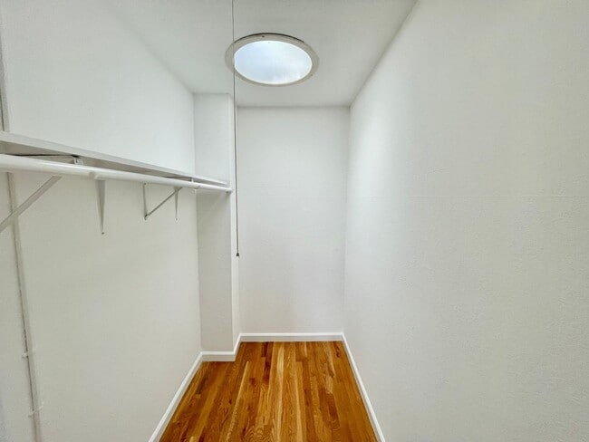 Building Photo - Spacious 3BR/2BA Potrero Hill Townhouse Ho...