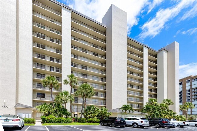 Building Photo - 4200 N Hwy A1A