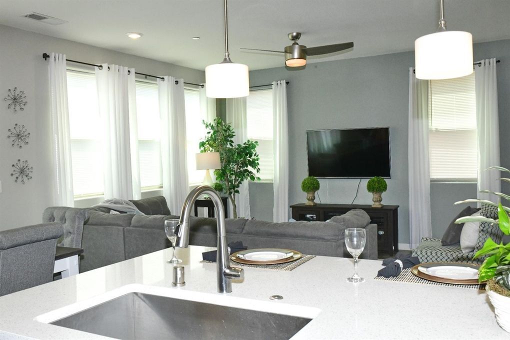 Building Photo - 2580 N McArthur Ave