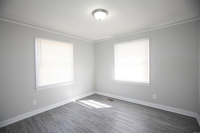 Building Photo - 1814 Moss St