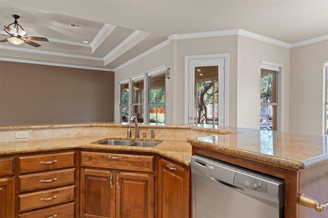 Building Photo - 17109 Northlake Hills Dr
