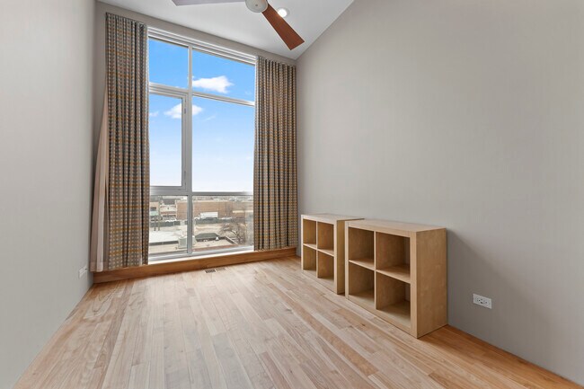 Building Photo - 2408 W Rice St