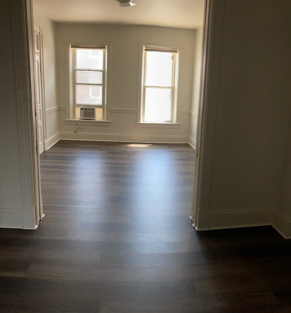 Building Photo - 27 S Locust St