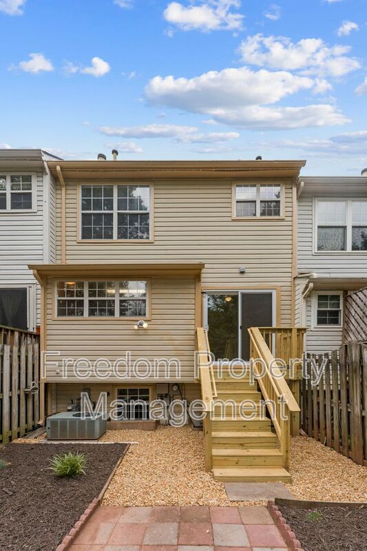 Building Photo - 8644 Sanderling Dr