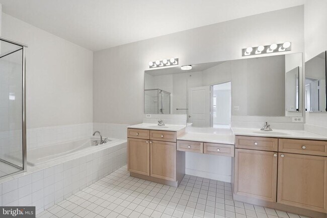 Building Photo - 500 Belmont Bay Dr
