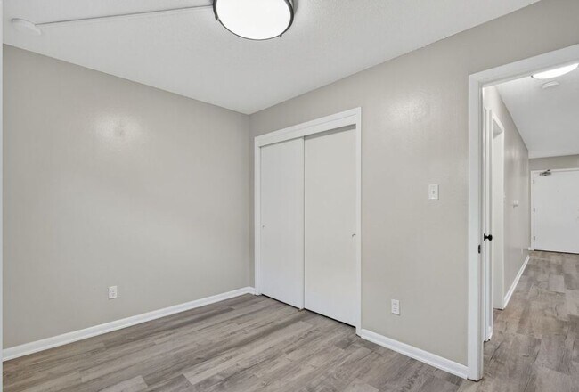 Building Photo - 800 13th St