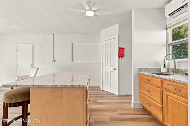 Building Photo - 215 Pelican Dr