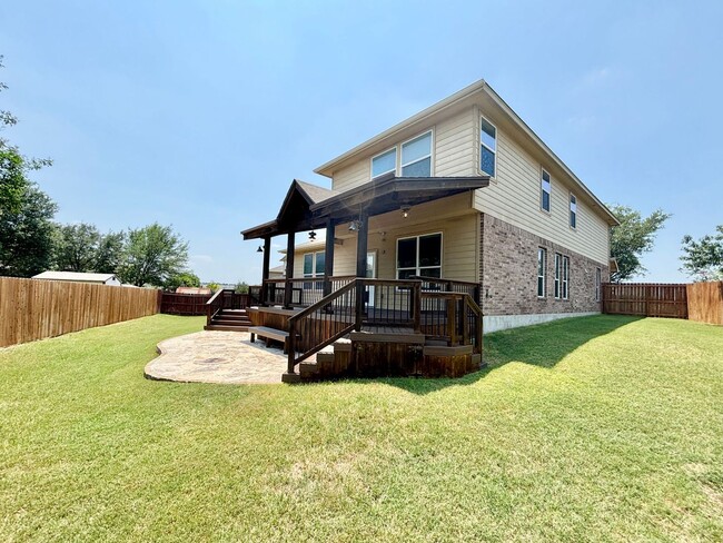 Building Photo - Welcome to this Big & Beautiful! 5 bed/3.5...