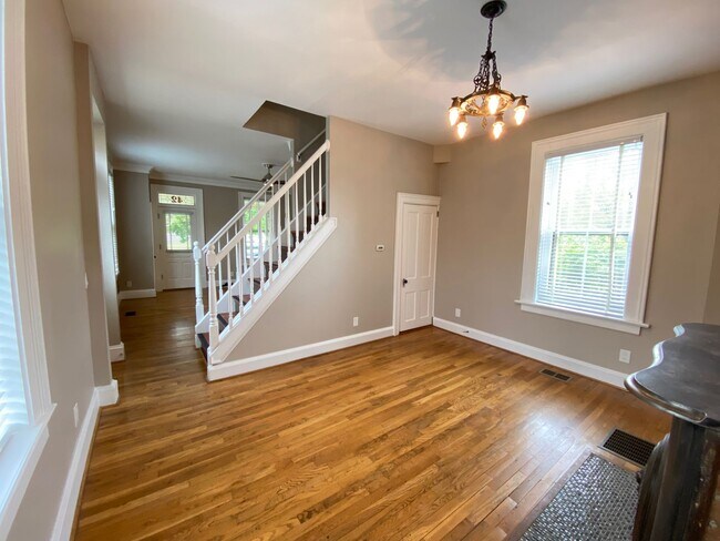 Building Photo - 42 E 3rd Ave