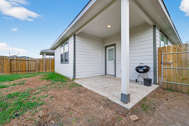 Building Photo - 8014 Barret Travis Ct