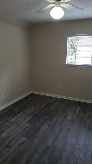 Building Photo - 13423 Lakecrest Dr