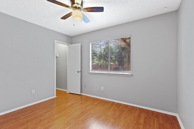 Building Photo - 12307 Emery Oaks Rd