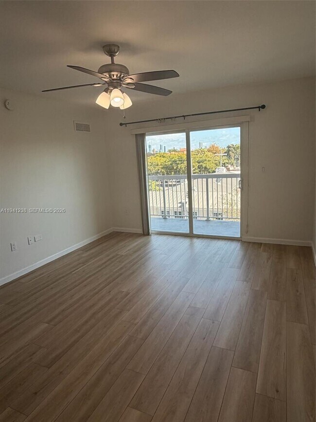 Building Photo - 2740 SW 28th Terrace