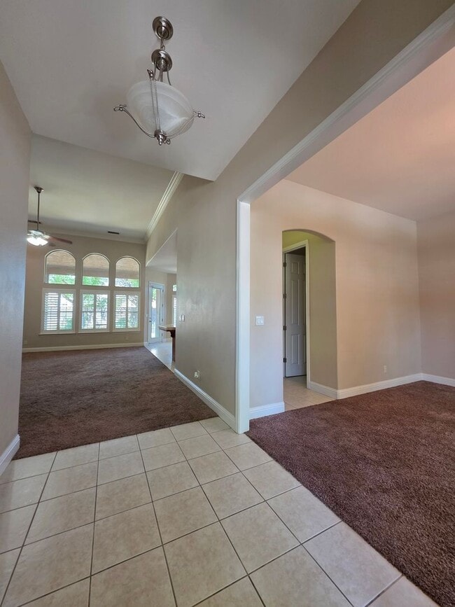 Building Photo - Beautiful & Spacious home!