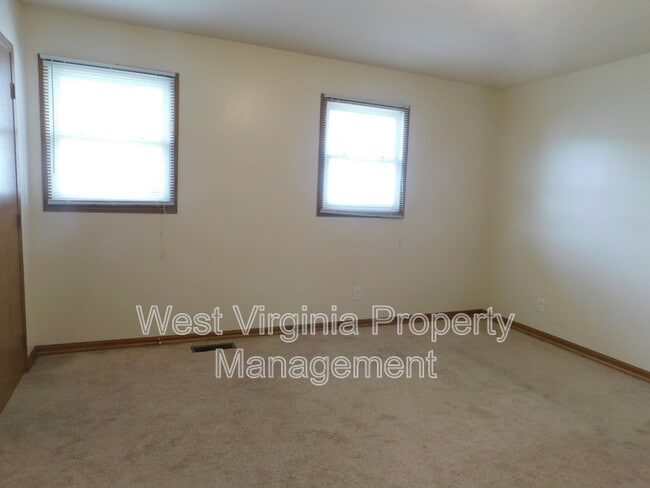 Building Photo - 219 Cardinal Wy