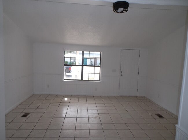 Building Photo - 808 Penny Pl