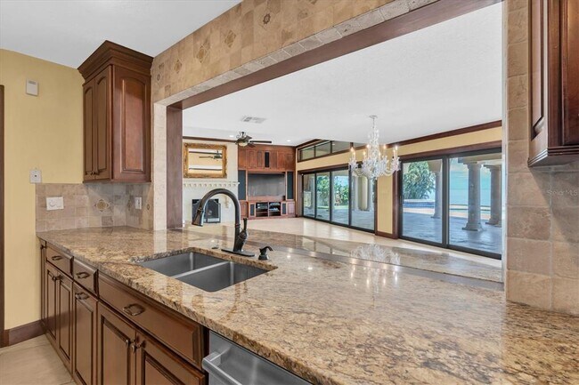 Building Photo - 5810 Bahama Shores Dr S