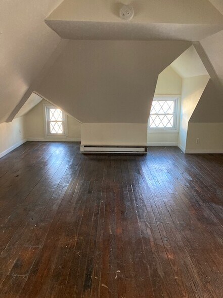 Building Photo - 890 Lancaster St