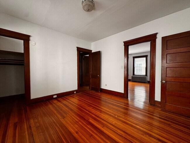 Building Photo - 126 Mansfield St