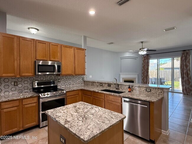 Building Photo - 12205 Madison Creek Dr