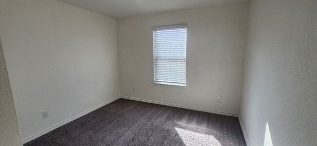 Building Photo - 5-Bedroom 3-Bathroom Home Walking distance to USAA and just mins from Medical Center and UTSA