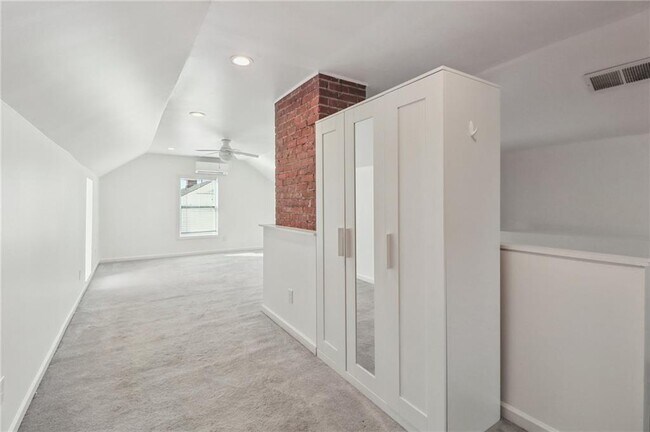 Building Photo - 2649 Jefferson Terrace