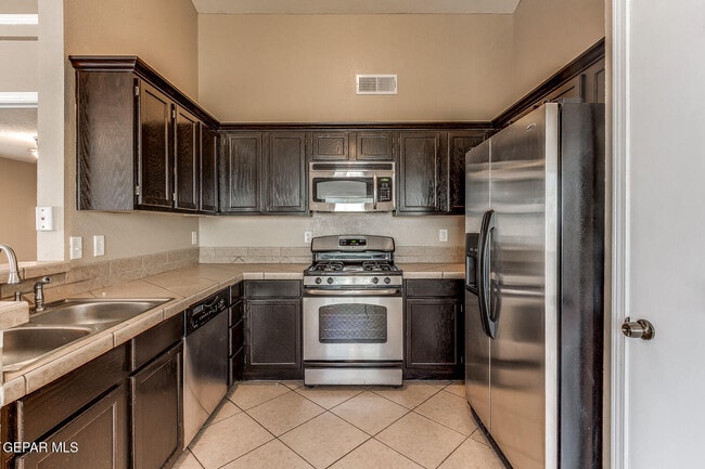 Building Photo - 10964 Northview Dr