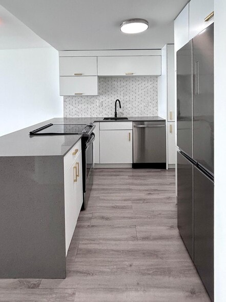 Building Photo - 5838 Collins Ave