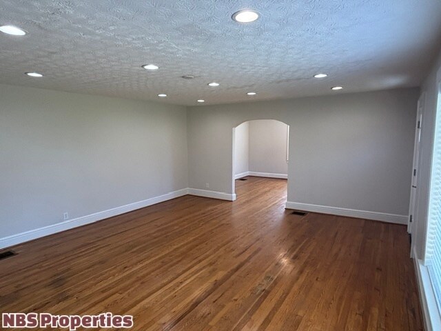 Building Photo - 5302 Villa Rd