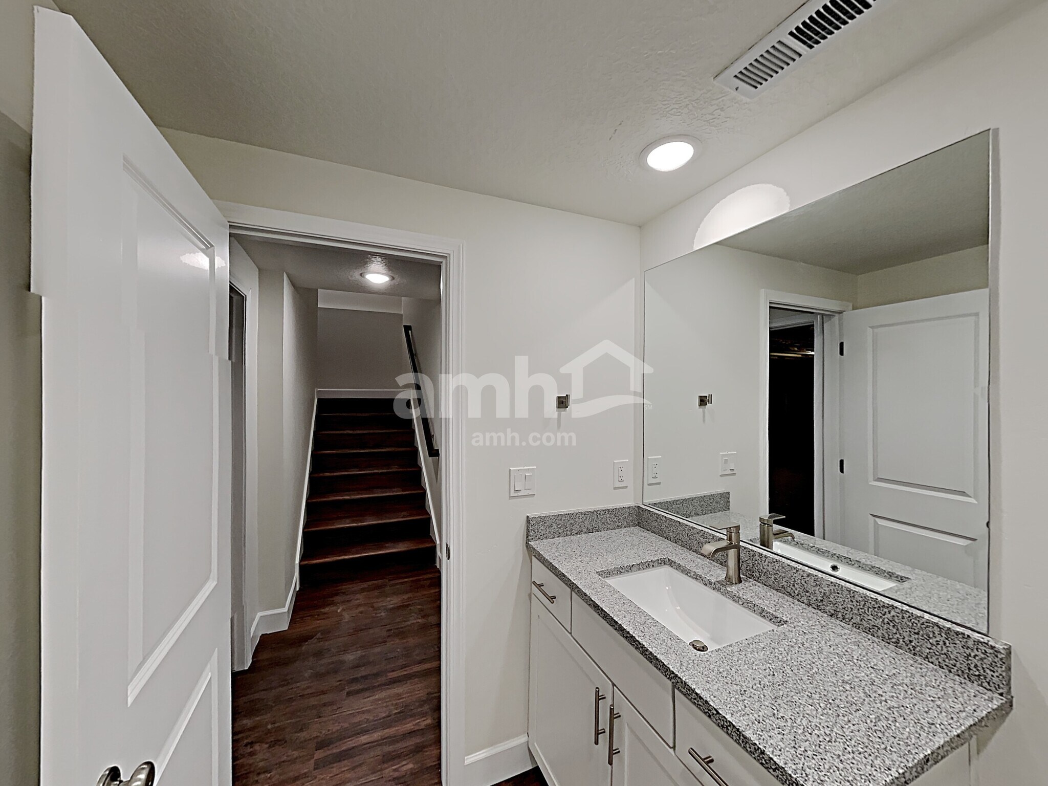 Building Photo - 2415 E Surry Way