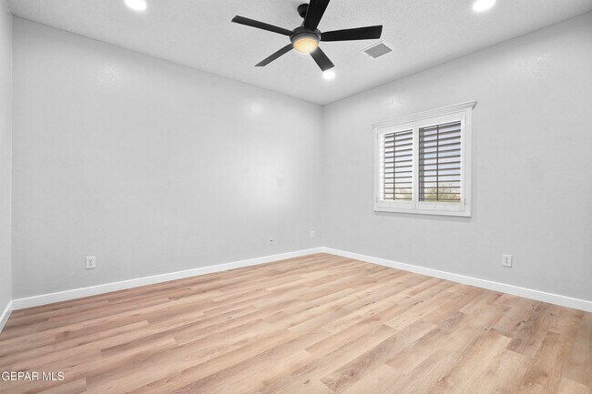 Building Photo - 12323 Sombra Grande Dr