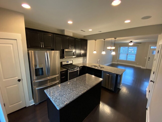 Building Photo - Stunning Two Bedroom Townhouse in Brightwalk!