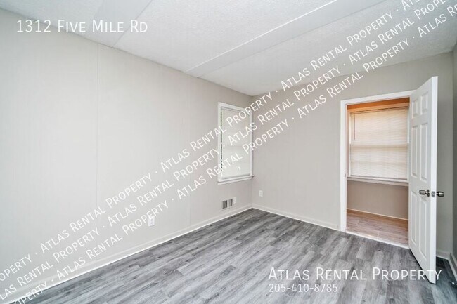 Building Photo - 1312 5 Mile Rd