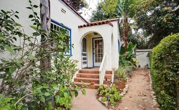 Building Photo - Charming 3 bed / 2 bath Home Across from Oak Park!