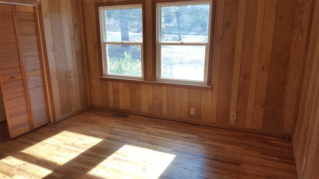 Building Photo - 3137 Lake Forest Dr