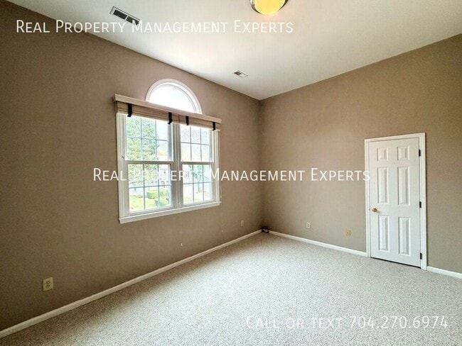 Building Photo - 9315 Pebble Creek Way