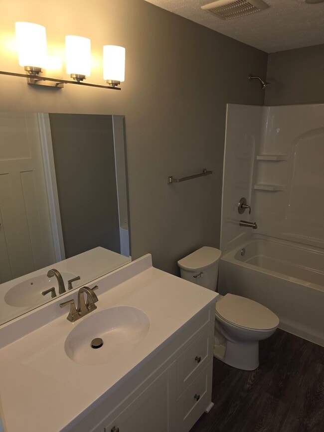 Building Photo - Duplex For Rent! Valley NE