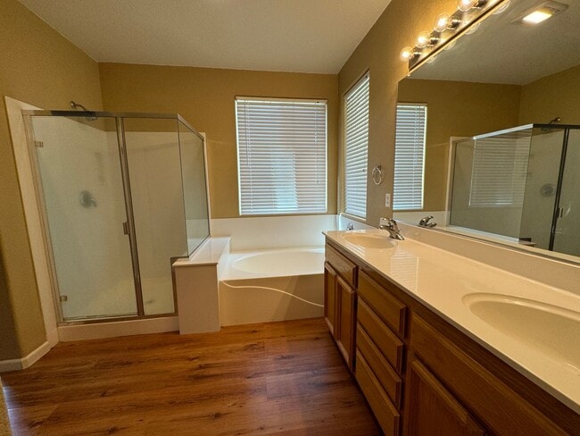 Building Photo - 3 bed 2 bath Plumas Lake