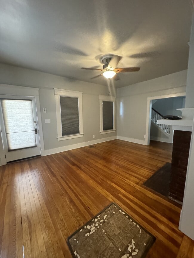 Building Photo - 4 bedroom 3 bath Springfield home with Off street parking