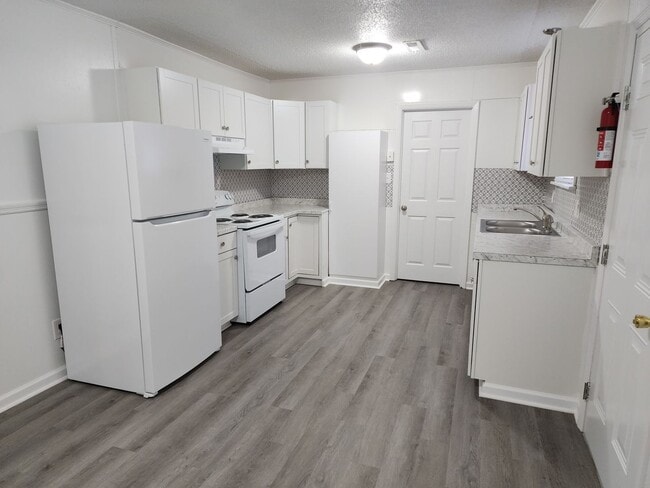 Building Photo - Rent Ready! Section 8 accepted! 4 Bedroom ...