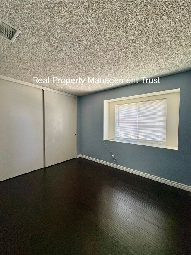Building Photo - 10779 Anemone Cir