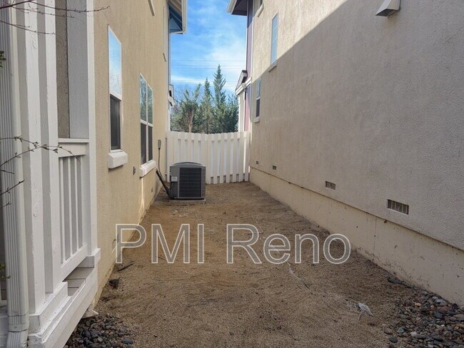 Building Photo - 1360 Waterloo Dr