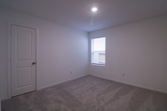 Building Photo - 2511 Night Emerald Dr