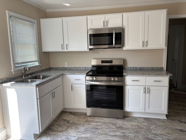 Building Photo - 1318