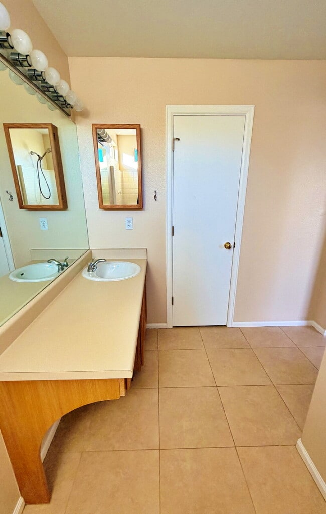 Building Photo - NEW PAINT NEW CARPET!! Fantastic 2-Story Home In Saddle Rock Ridge! 3 Bed 2 Bath 2 Car Garage! Ch...