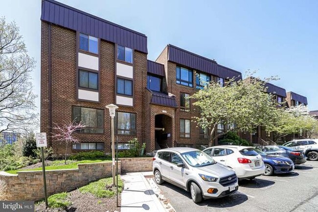 Building Photo - 100 Roberts Ln