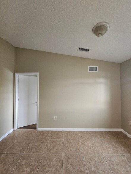 Building Photo - 3490 Briar Bay Blvd