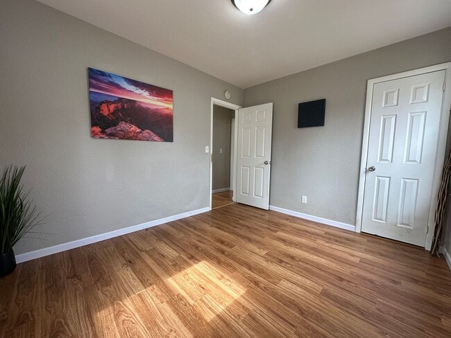 Building Photo - 3 bed, 1 1/2 bath Home for rent in Elk Run Heights