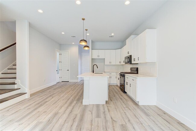 Building Photo - 3714 Mainer St